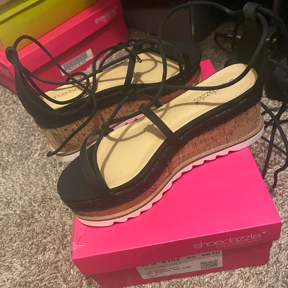 Shoe Dazzle Platform Sandas - Picture 3 of 4